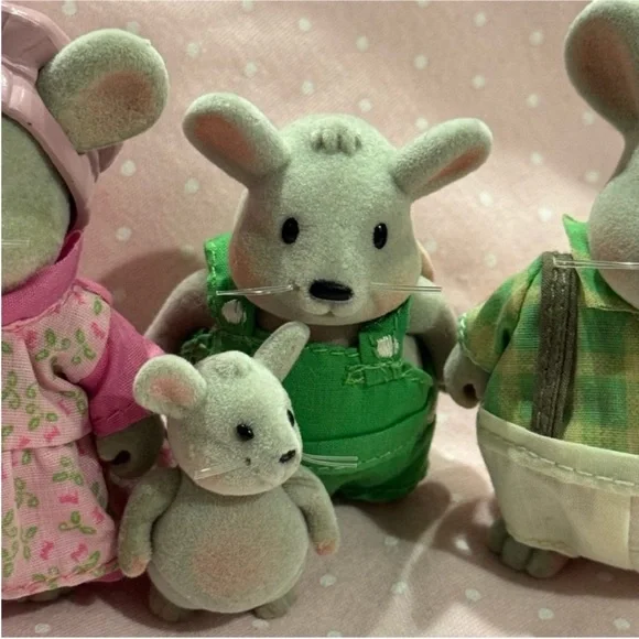 Li’l woodzeez Charming Mouse Family Toy Set - Picture 7 of 10